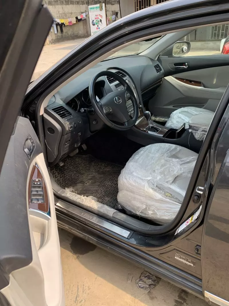 Lexus ES   - 2010