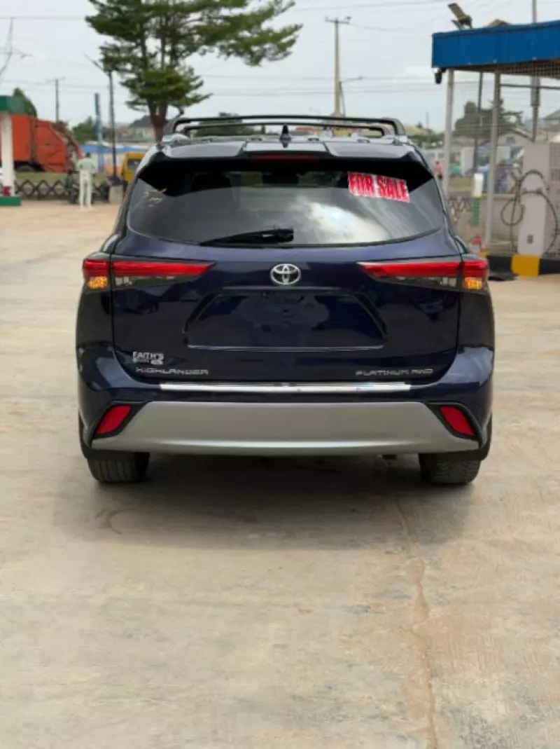 Toyota Highlander   - 2021