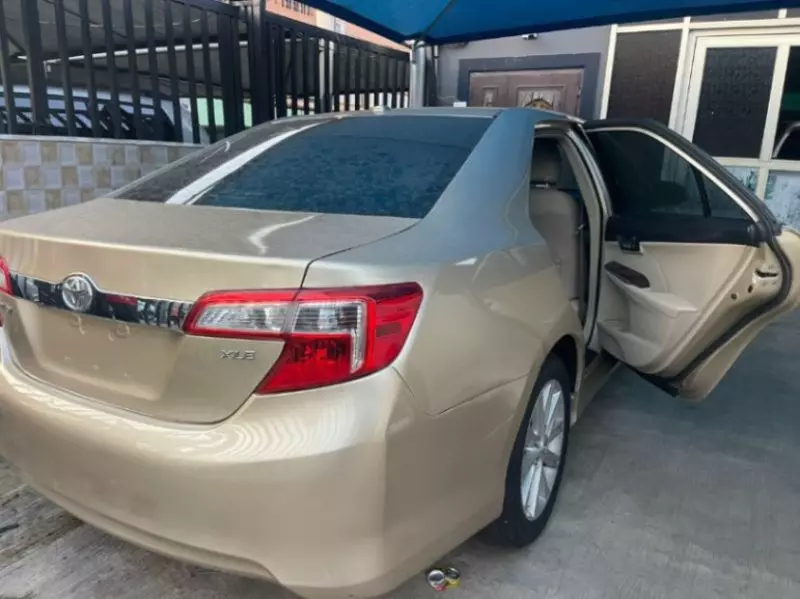 Toyota Camry   - 2012