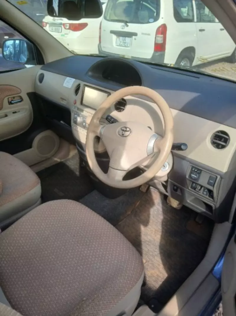 TOYOTA Sienta   - 2011