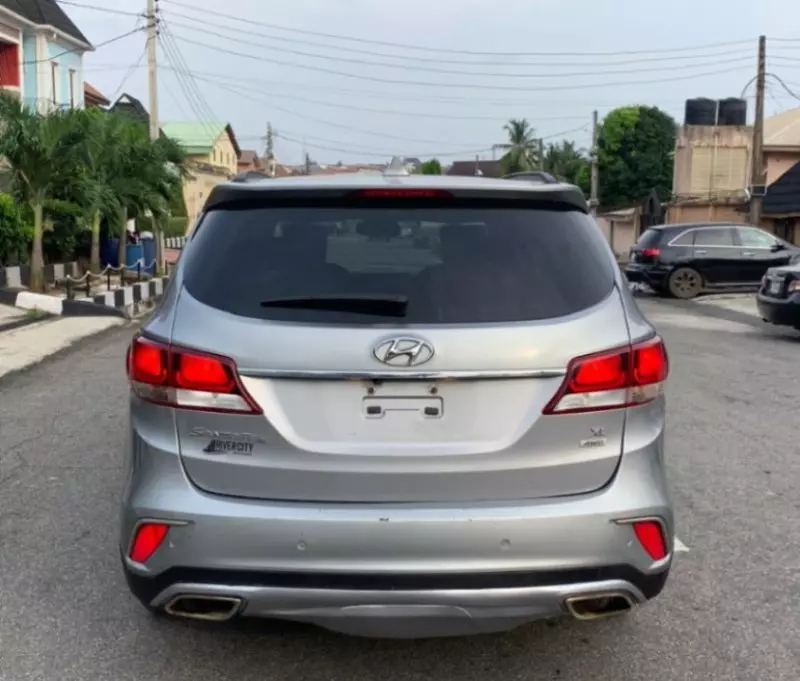 Hyundai Santa Fe   - 2017