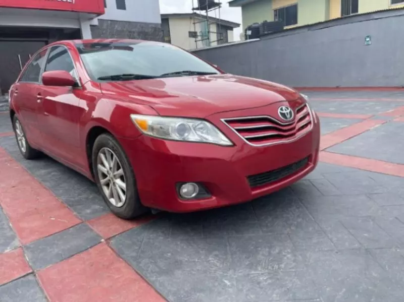 Toyota Camry   - 2011