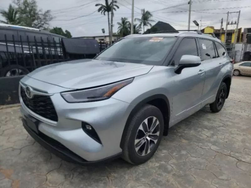 Toyota Highlander   - 2021