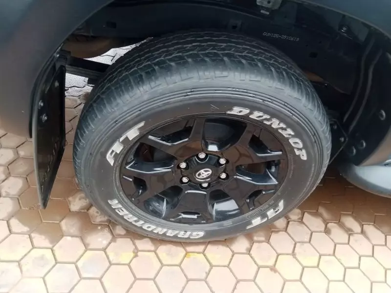 Toyota Hilux   - 2019