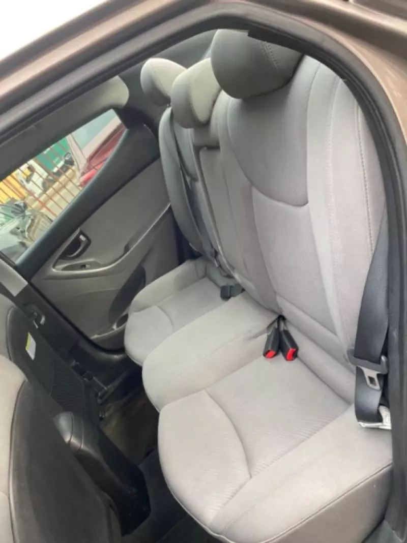 Hyundai Elantra   - 2012