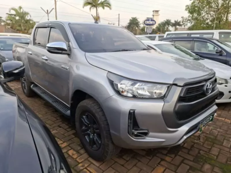 Toyota Hilux   - 2020