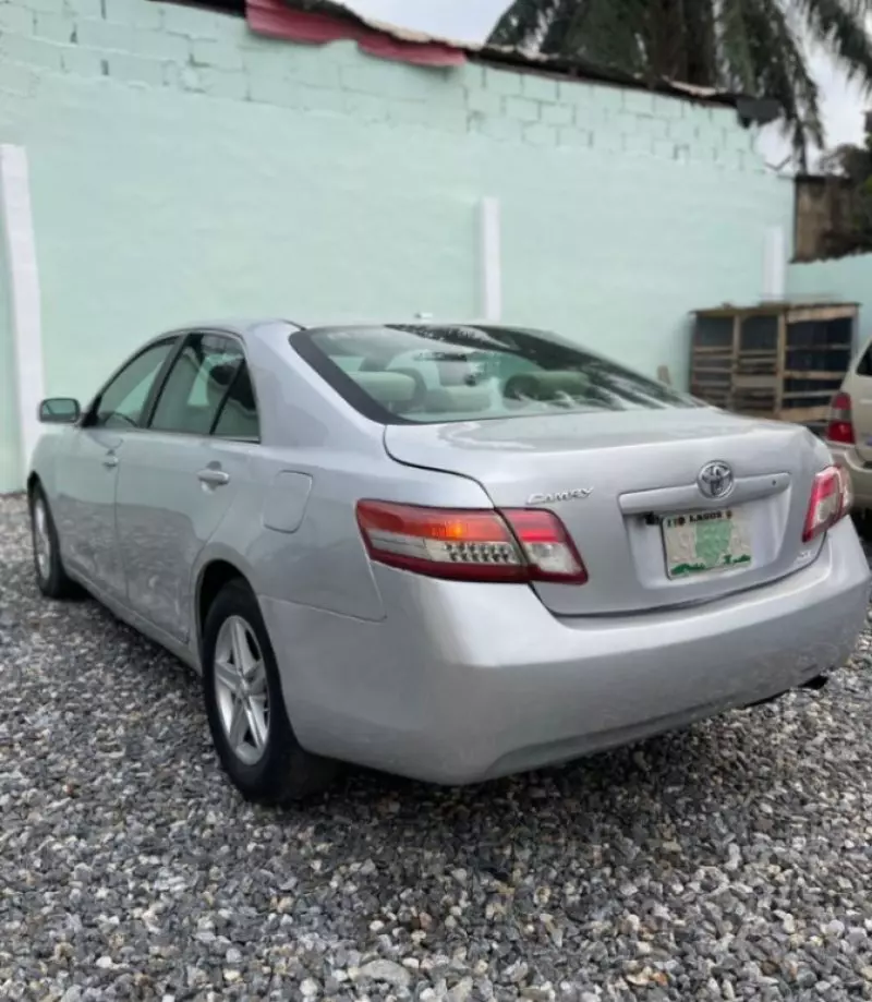 Toyota Camry   - 2011
