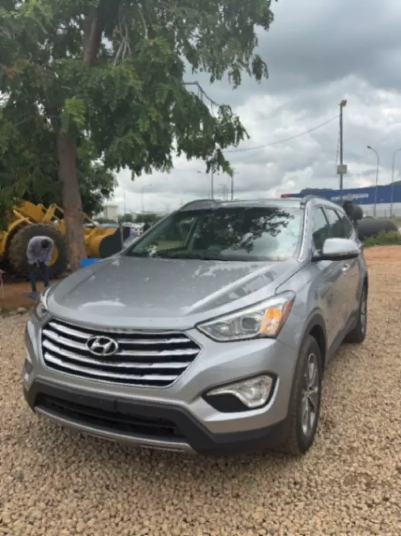 Hyundai Santa Fe   - 2014