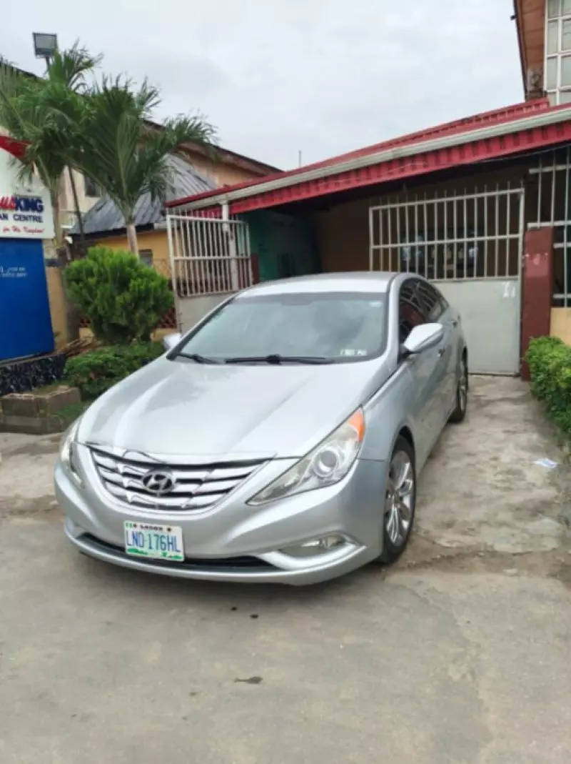 Hyundai Sonata   - 2013