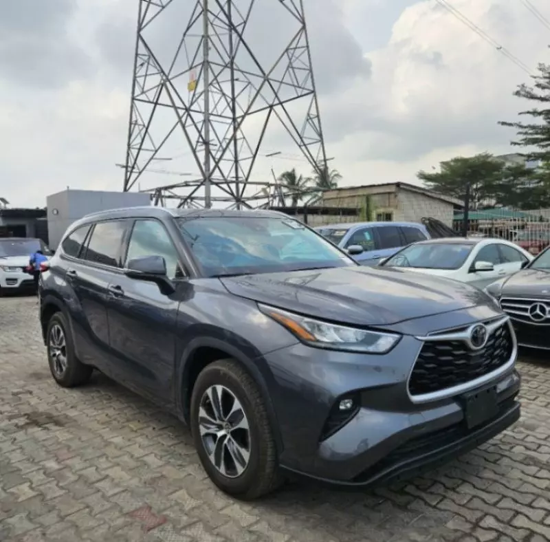 Toyota Highlander   - 2020