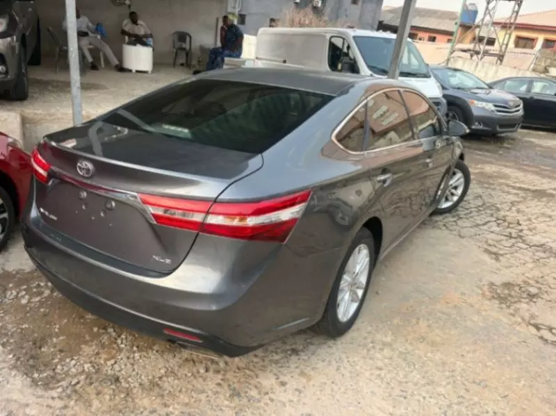 Toyota Avalon   - 2013