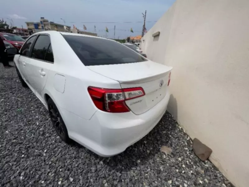 Toyota Camry   - 2014