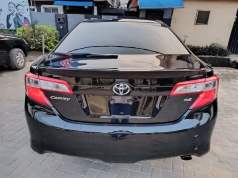 Toyota Camry   - 2012