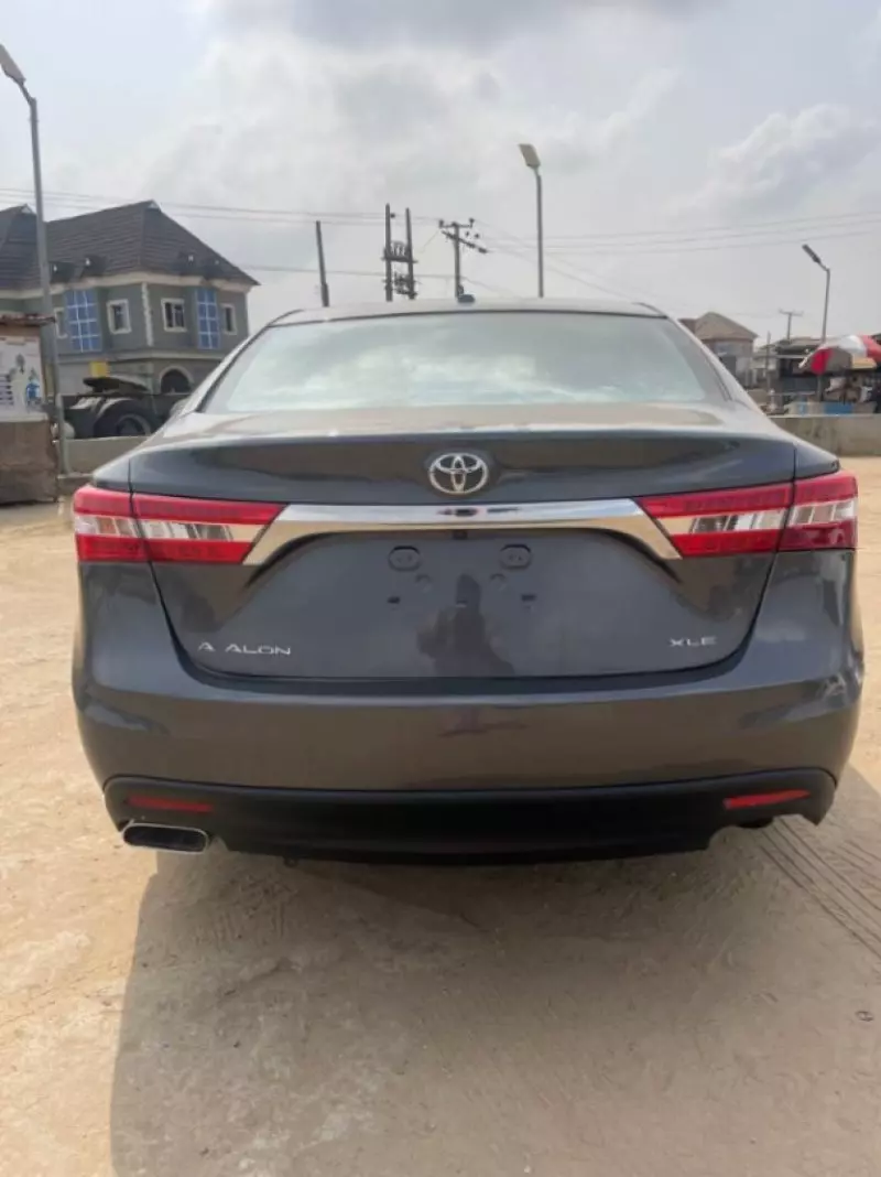 Toyota Avalon   - 2013
