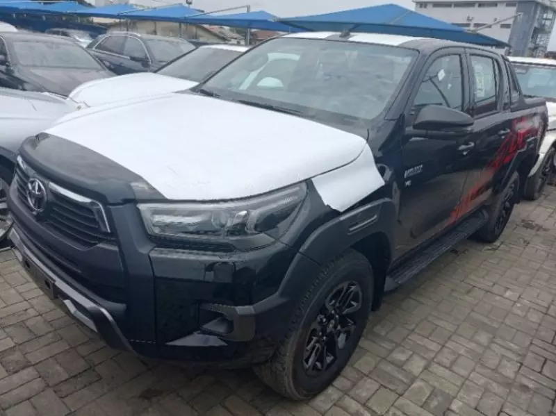 Toyota Hilux   - 2025