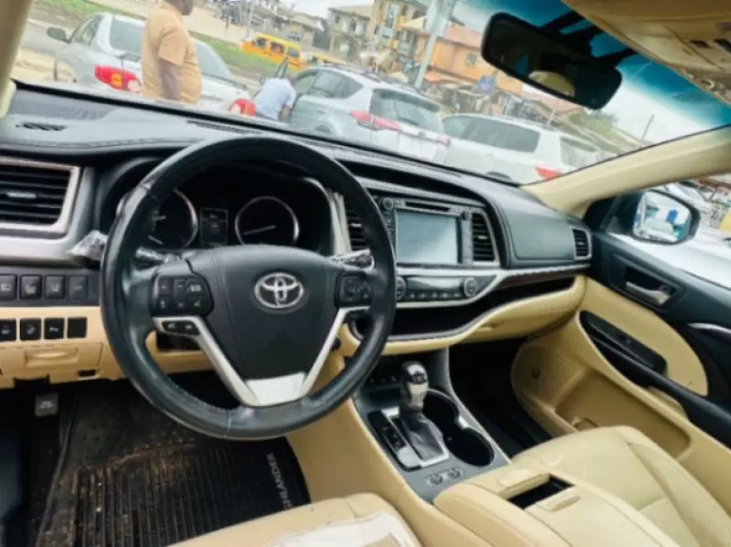 TOYOTA Highlander   - 2017