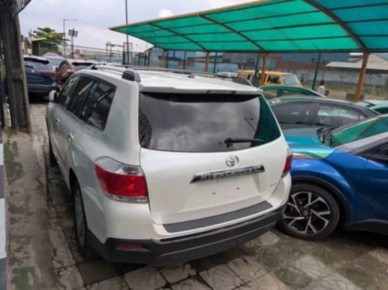 Toyota Highlander   - 2011