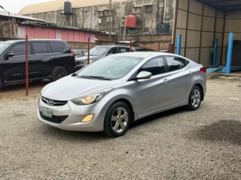 Hyundai Elantra - 2013