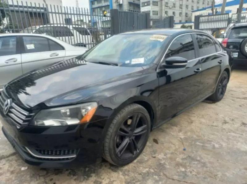 Volkswagen Passat   - 2014