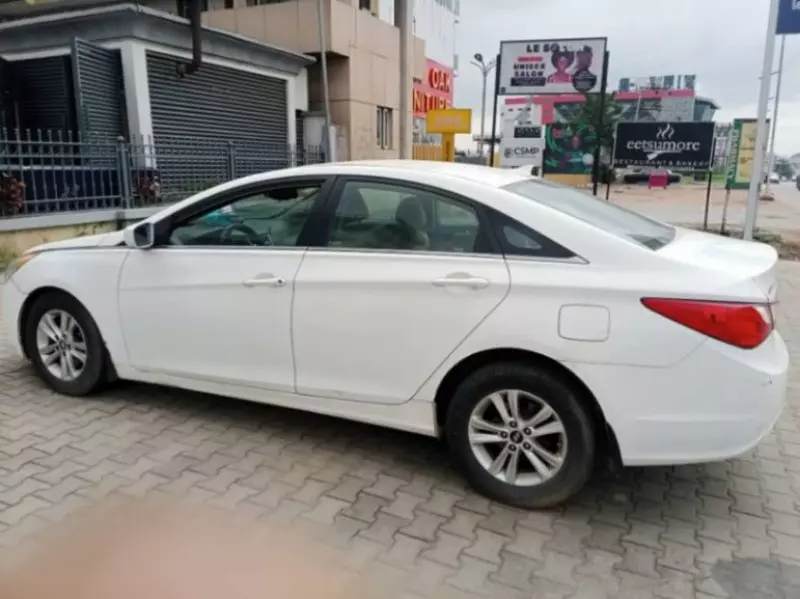 Hyundai Sonata   - 2015