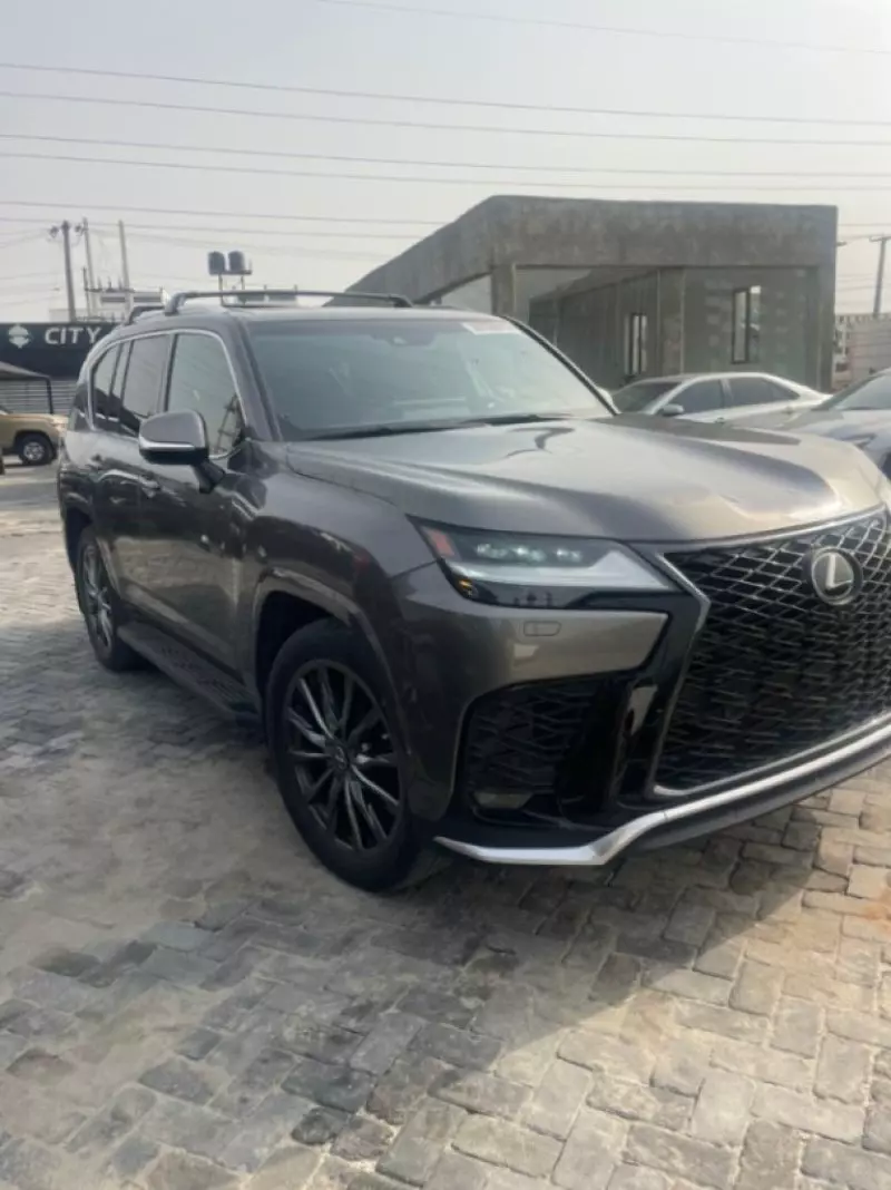 Lexus LX   - 2022
