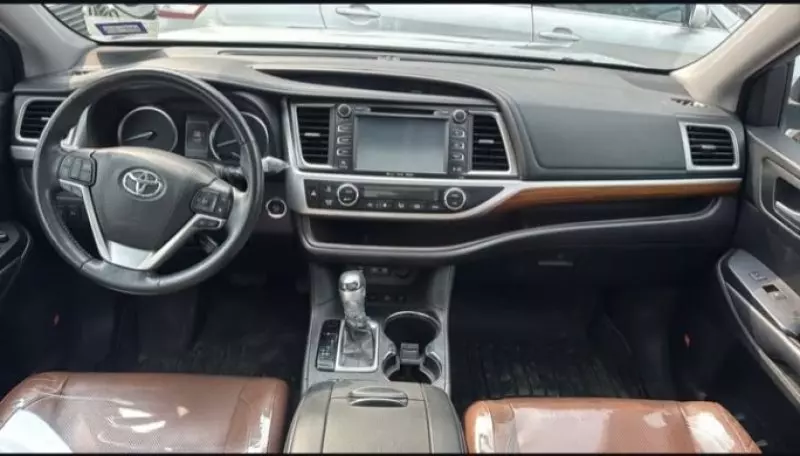 Toyota Highlander   - 2019