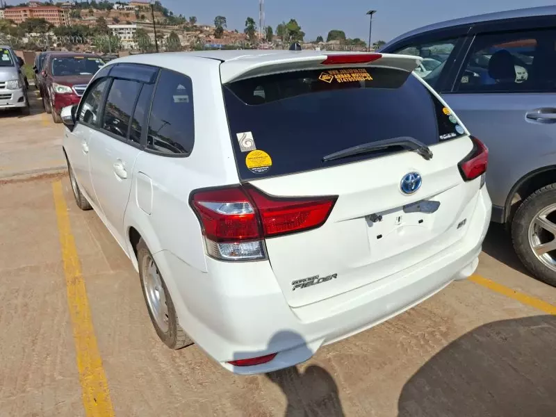 TOYOTA Fielder hybrid    - 2016