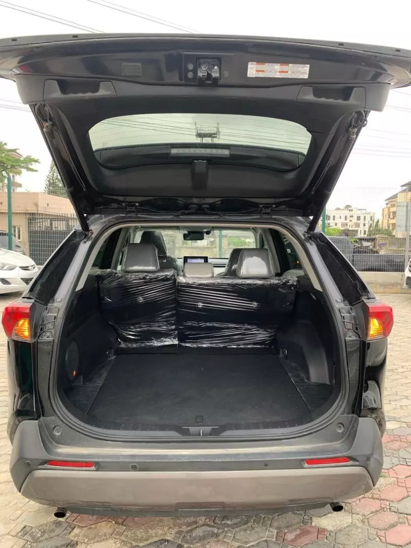 Toyota RAV 4   - 2019