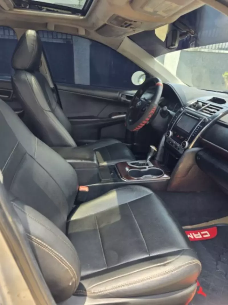 Toyota Camry   - 2012