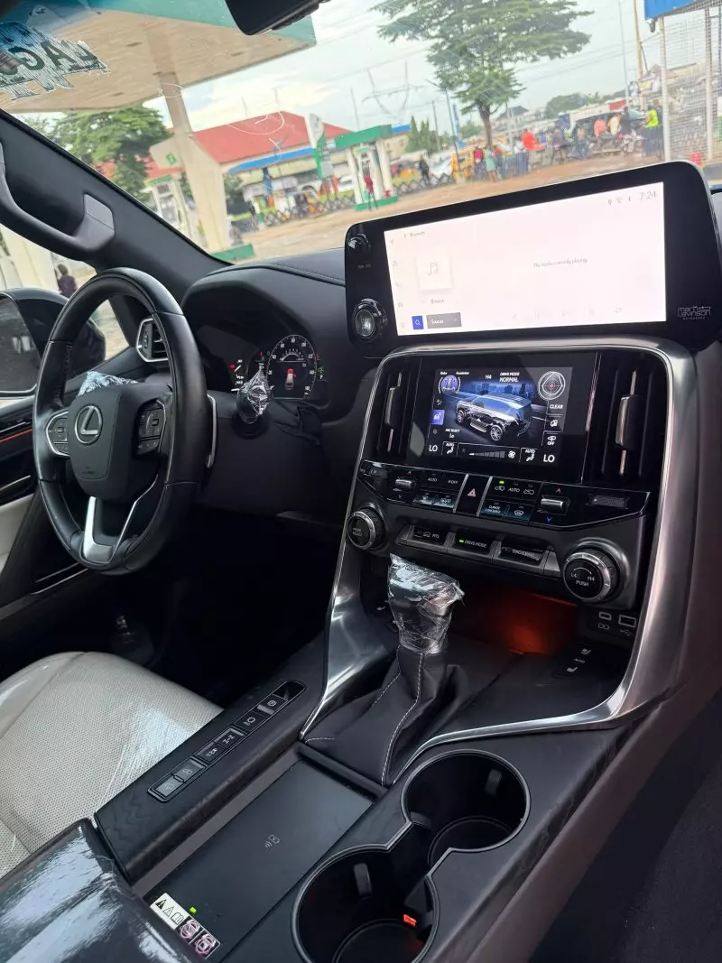 Lexus LX 600   - 2022