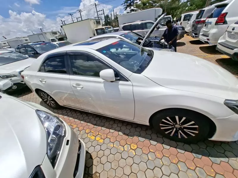 Toyota Mark X   - 2016