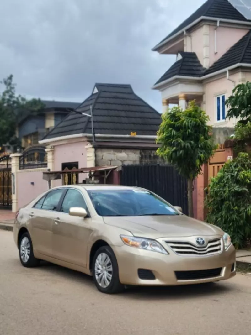 TOYOTA Camry - 2011