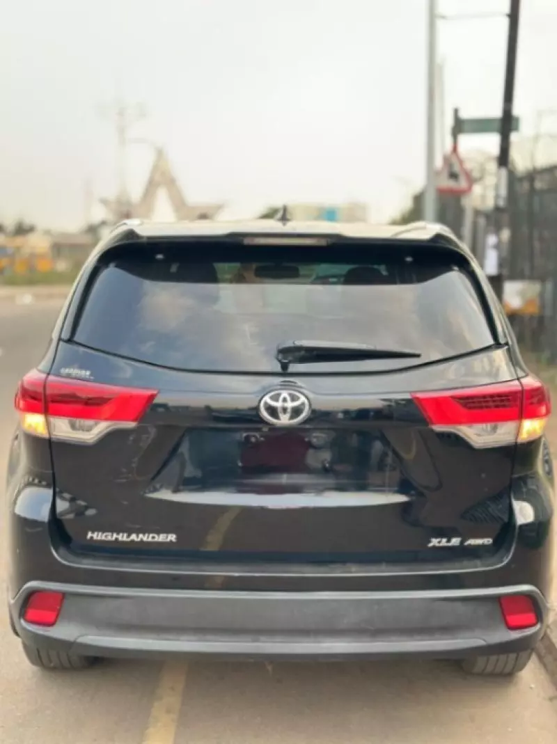 Toyota Highlander   - 2015