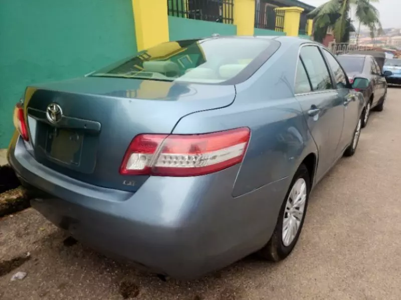 Toyota Camry   - 2010