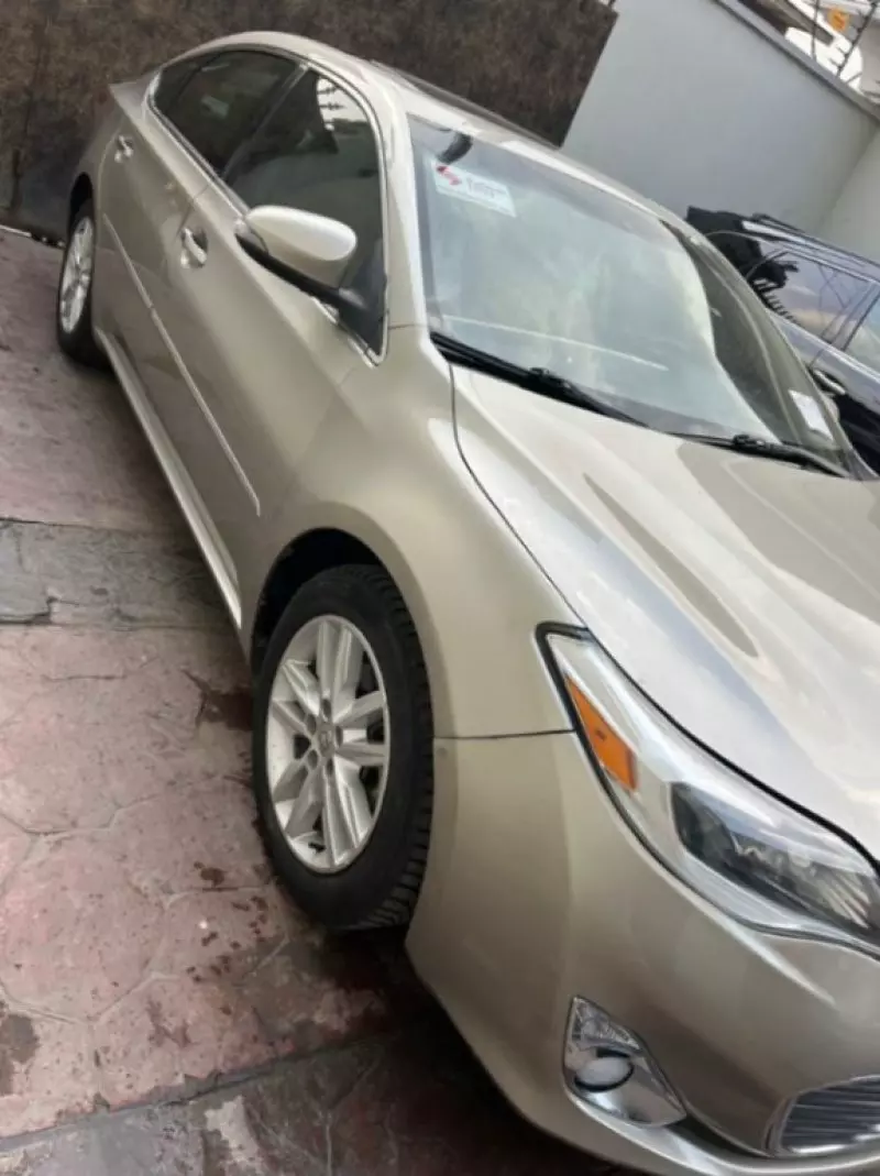 Toyota Avalon   - 2015