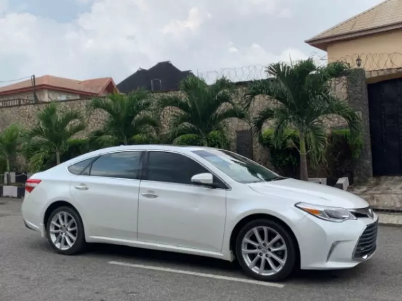Toyota Avalon   - 2014
