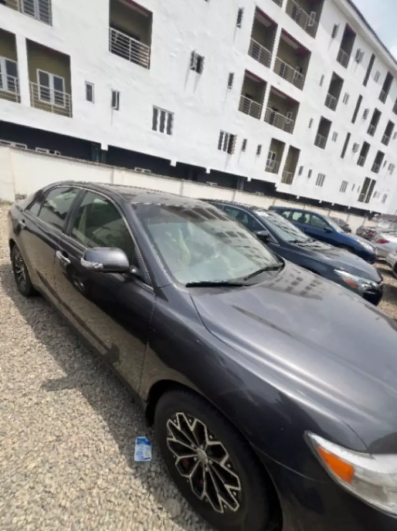 TOYOTA Camry - 2010
