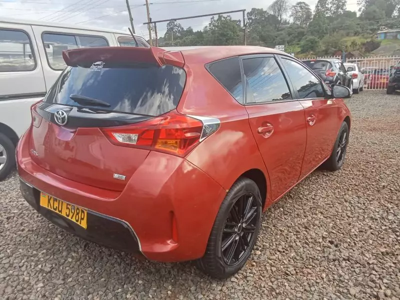 Toyota Auris   - 2012