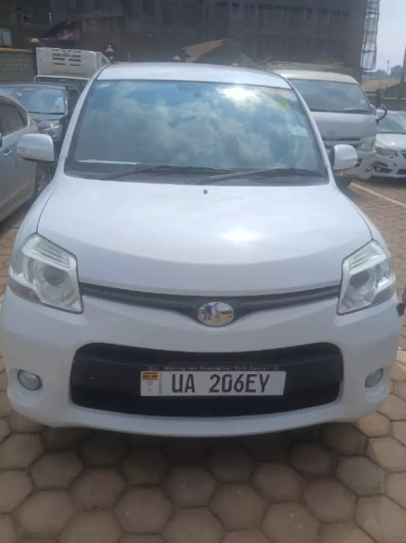 TOYOTA Sienta - 2012