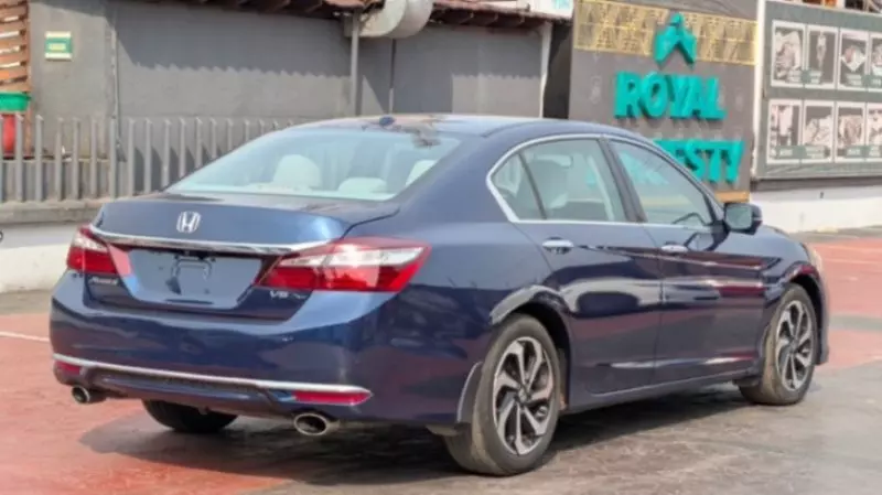 Honda Accord   - 2017