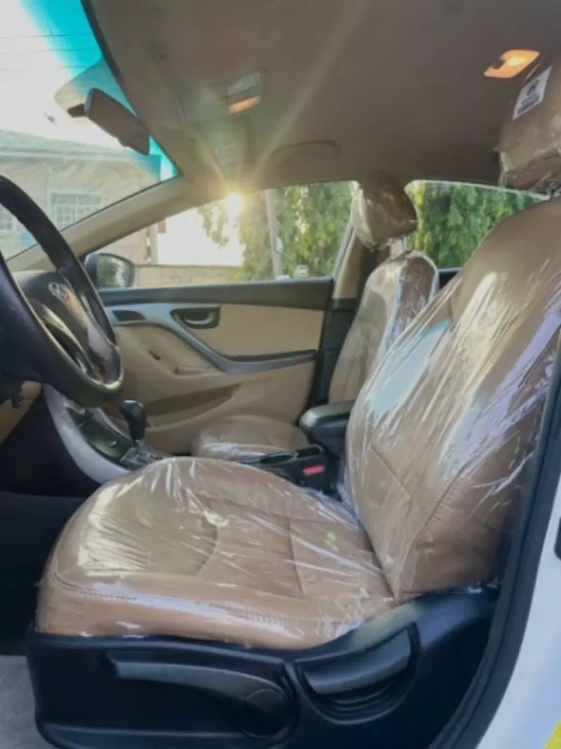 Hyundai Elantra - 2013