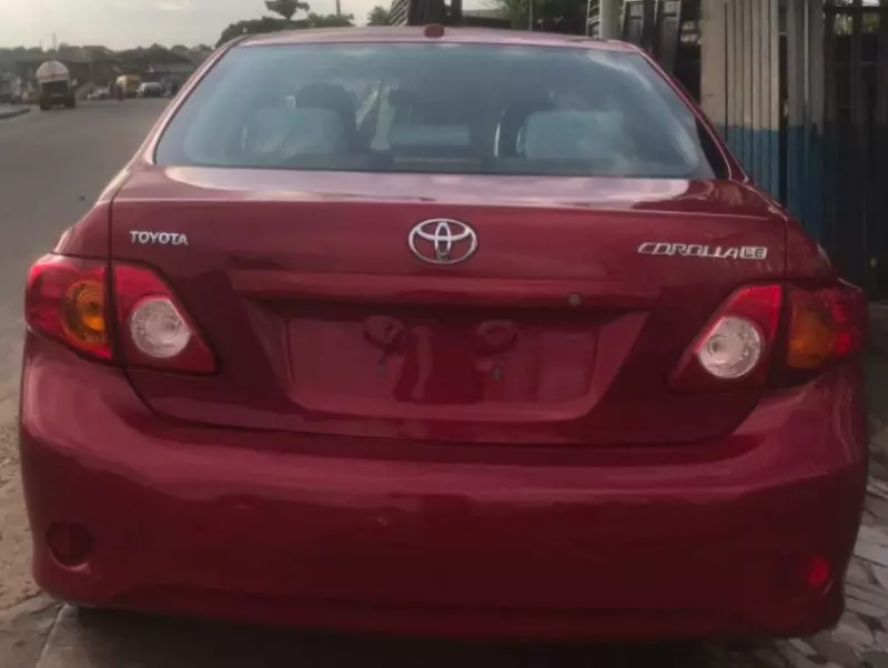 TOYOTA Corolla   - 2010
