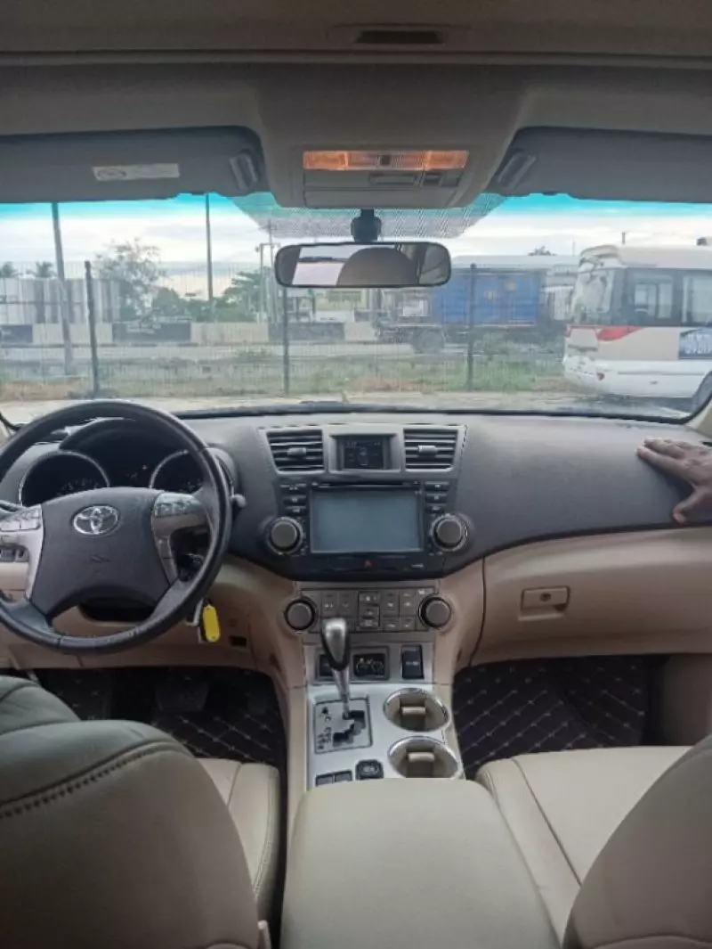 Toyota Highlander   - 2013