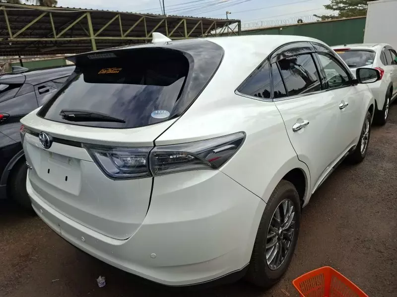 Toyota Harrier   - 2017