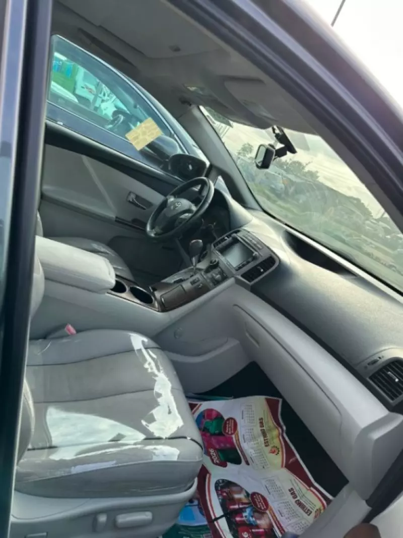 TOYOTA Venza   - 2011