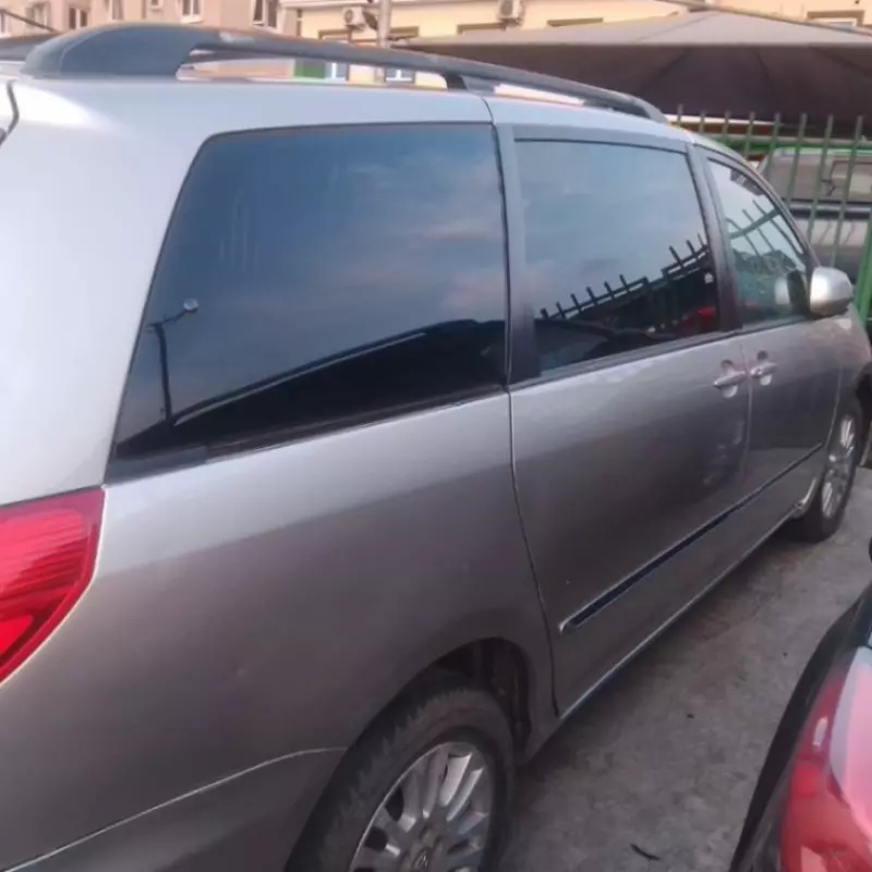 TOYOTA Sienna   - 2010