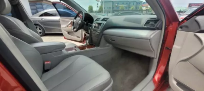 Toyota Camry   - 2010