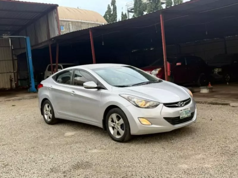 Hyundai Elantra - 2013