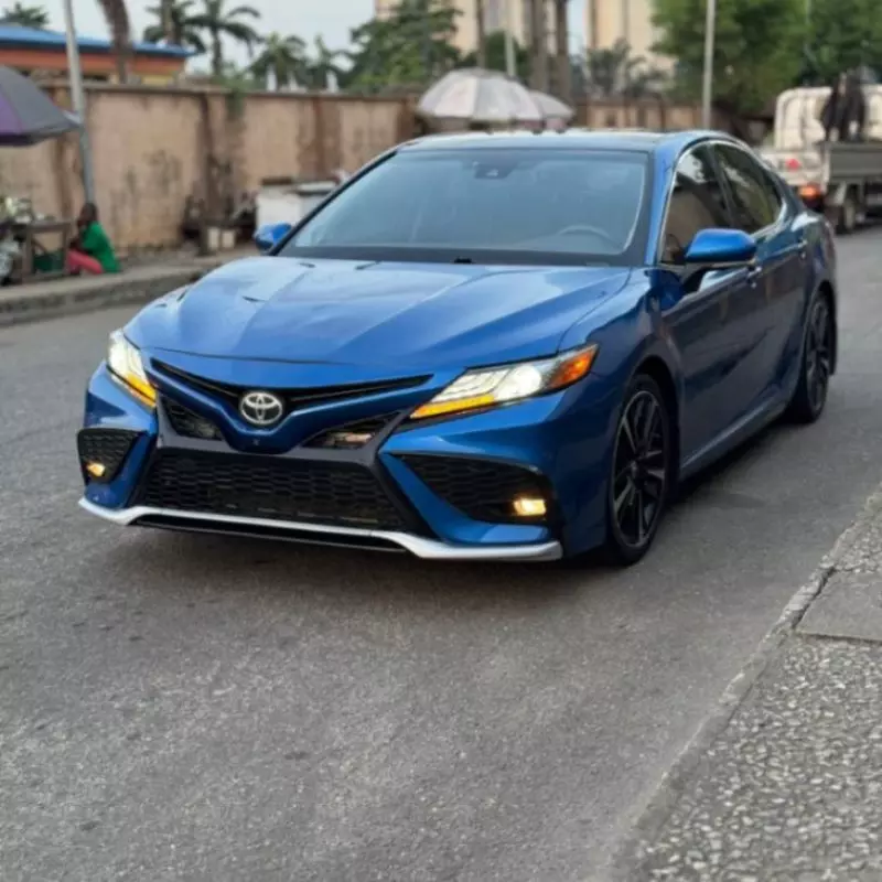 Toyota Camry - 2018