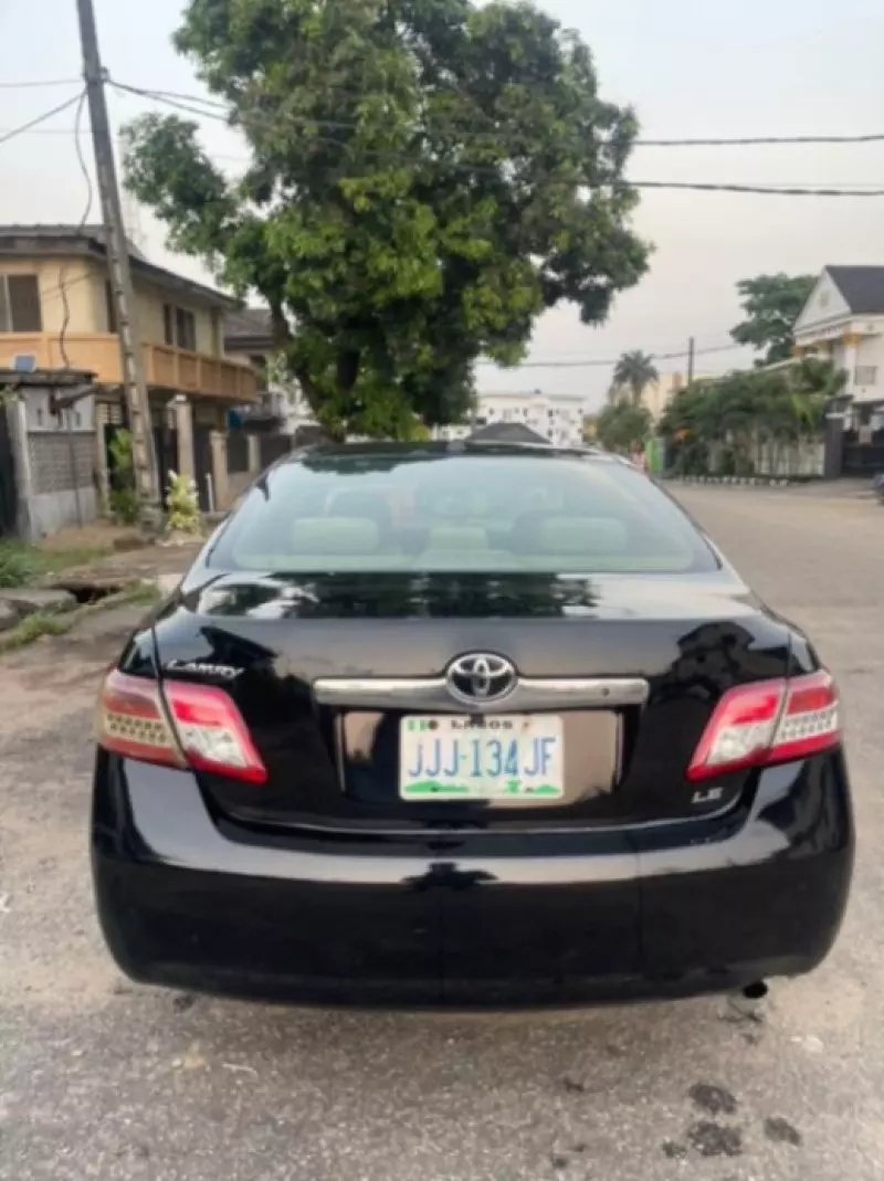 Toyota Camry   - 2011